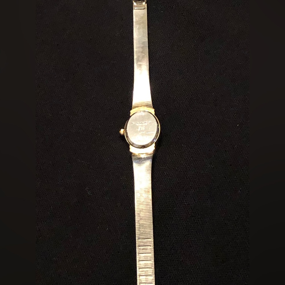 (928)VINTAGE WALTHAM QUARTZ LADIES WATCH silver tone - Picture 3 of 9